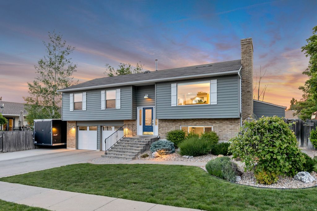 Photo of 11858 S CEDAR RIDGE RD, Sandy, UT 84094 (MLS # 2160569)