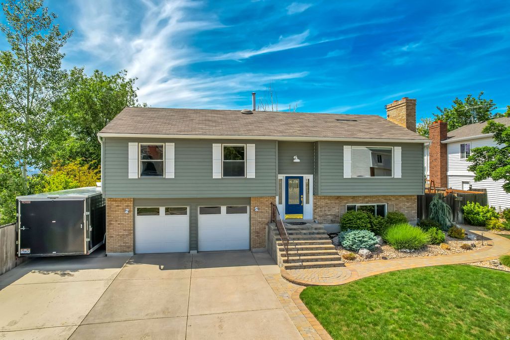 Photo of 11858 S CEDAR RIDGE RD, Sandy, UT 84094 (MLS # 2160569)