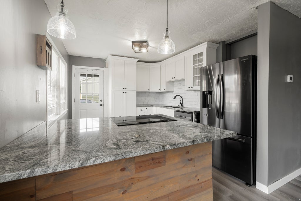 Photo of 97 W LESTER AVE, Murray, UT 84107 (MLS # 2186870)