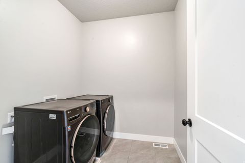 Tiny photo for 84 E 530 N, Mapleton, UT 84664 (MLS # 2139541)