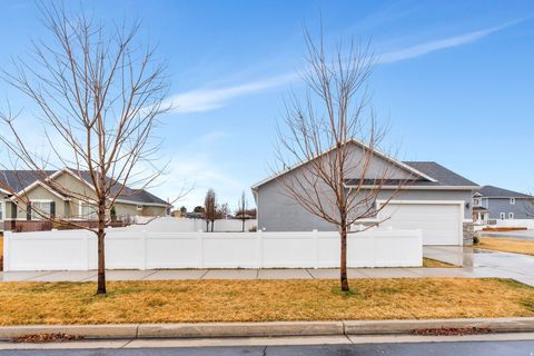 Tiny photo for 84 E 530 N, Mapleton, UT 84664 (MLS # 2139541)