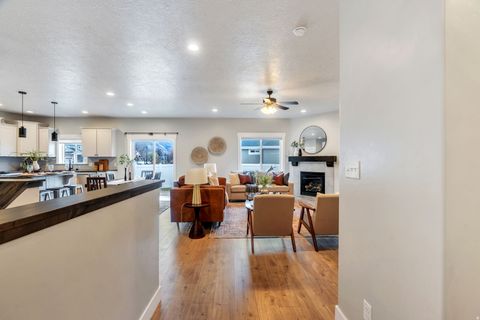 Tiny photo for 84 E 530 N, Mapleton, UT 84664 (MLS # 2139541)