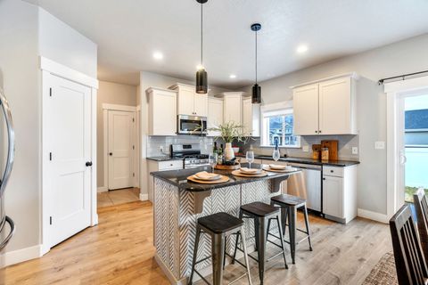 Tiny photo for 84 E 530 N, Mapleton, UT 84664 (MLS # 2139541)