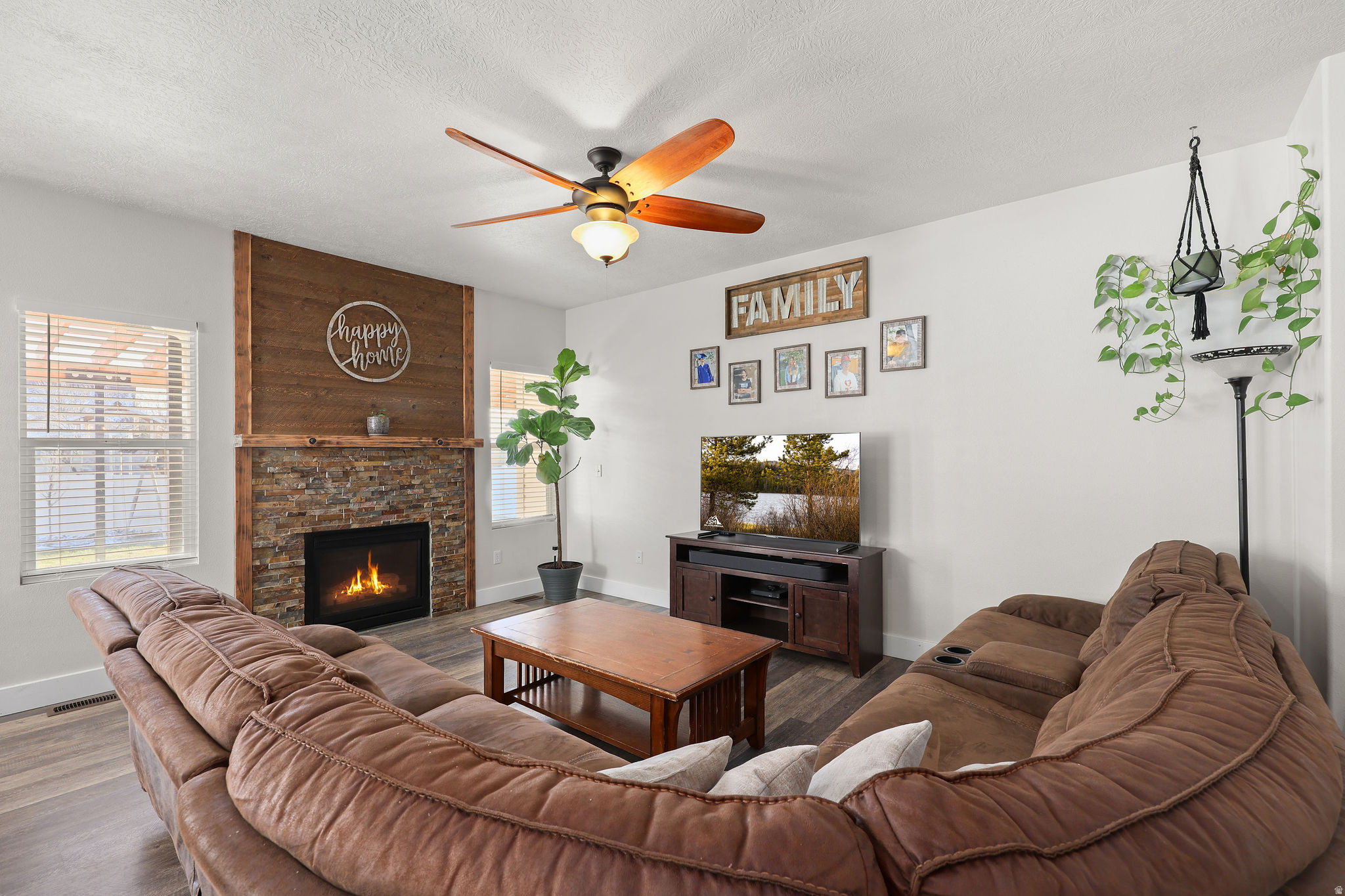 COUNTRY CROSSING - Residential