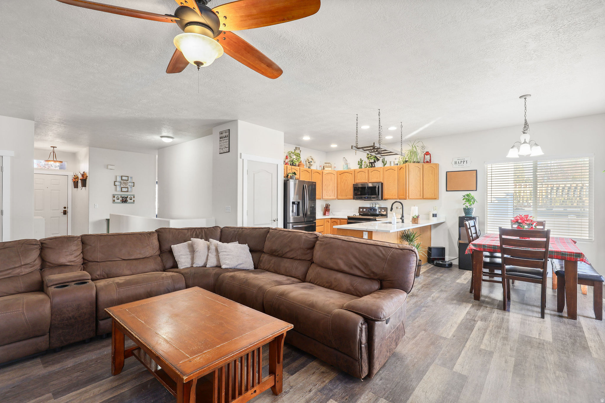 COUNTRY CROSSING - Residential