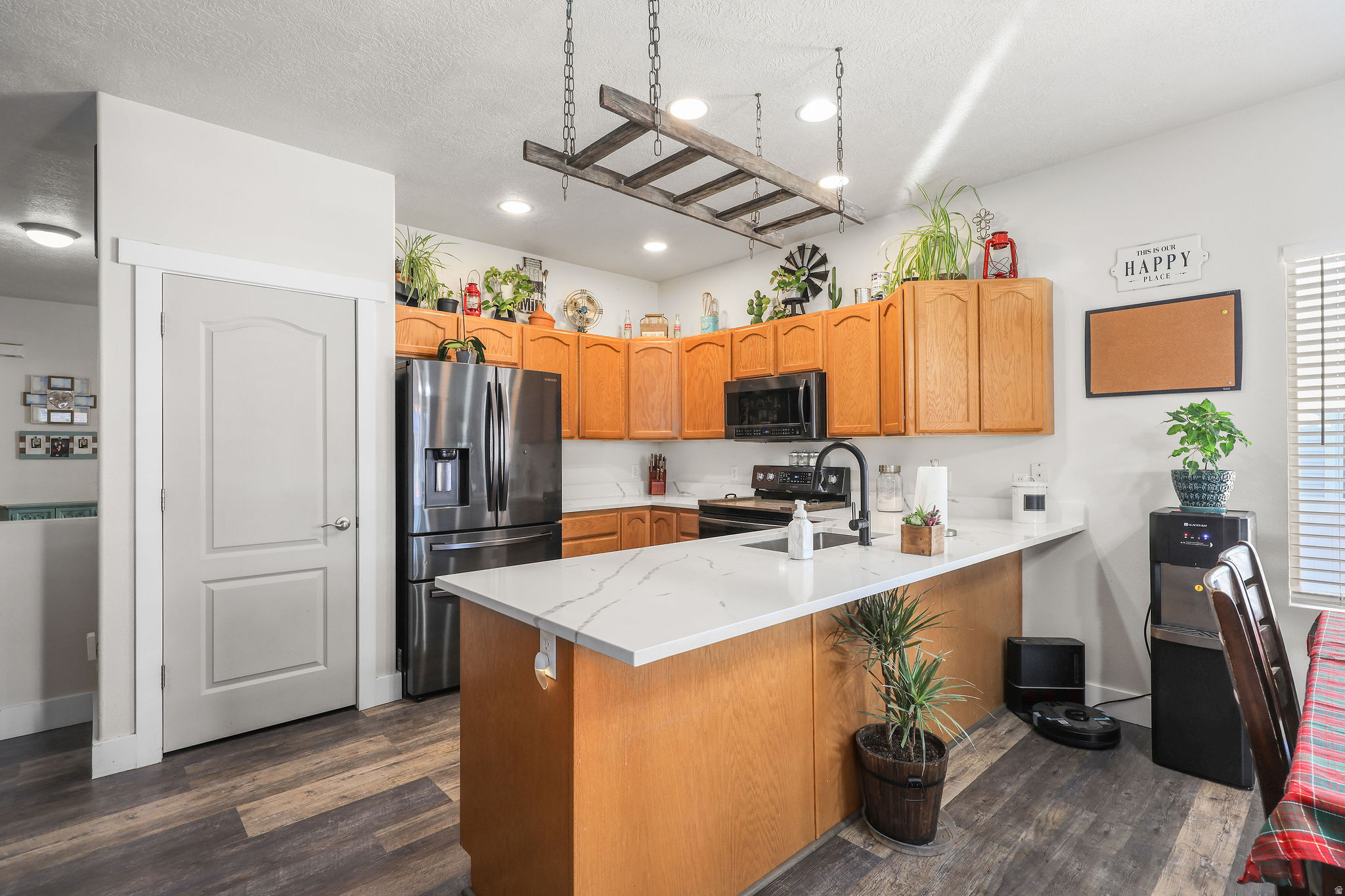 COUNTRY CROSSING - Residential