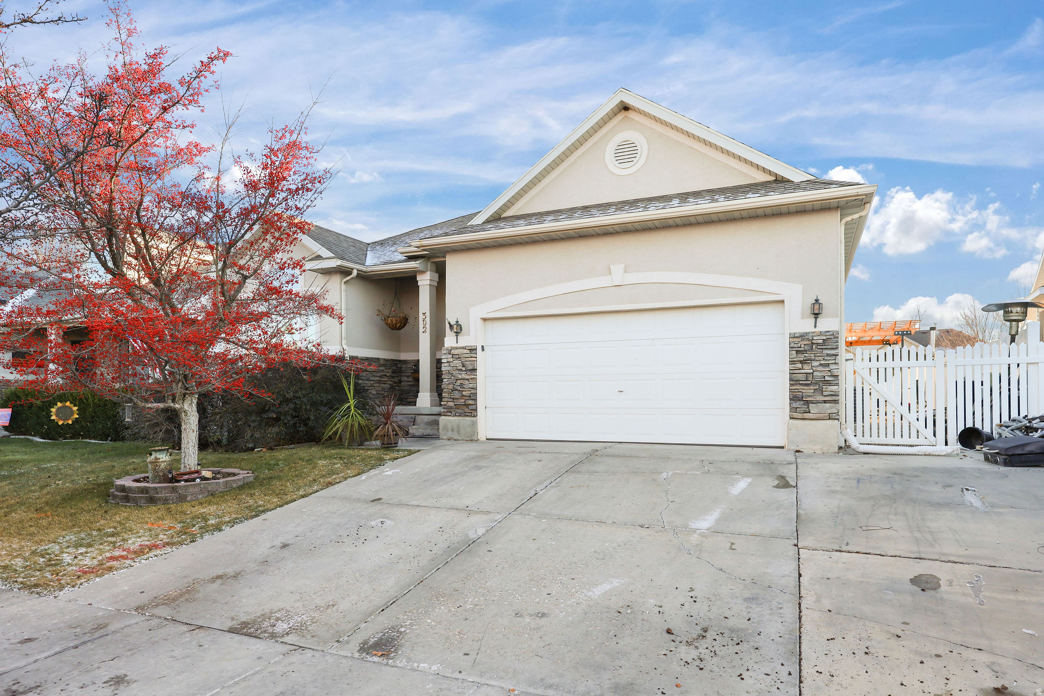 COUNTRY CROSSING - Residential