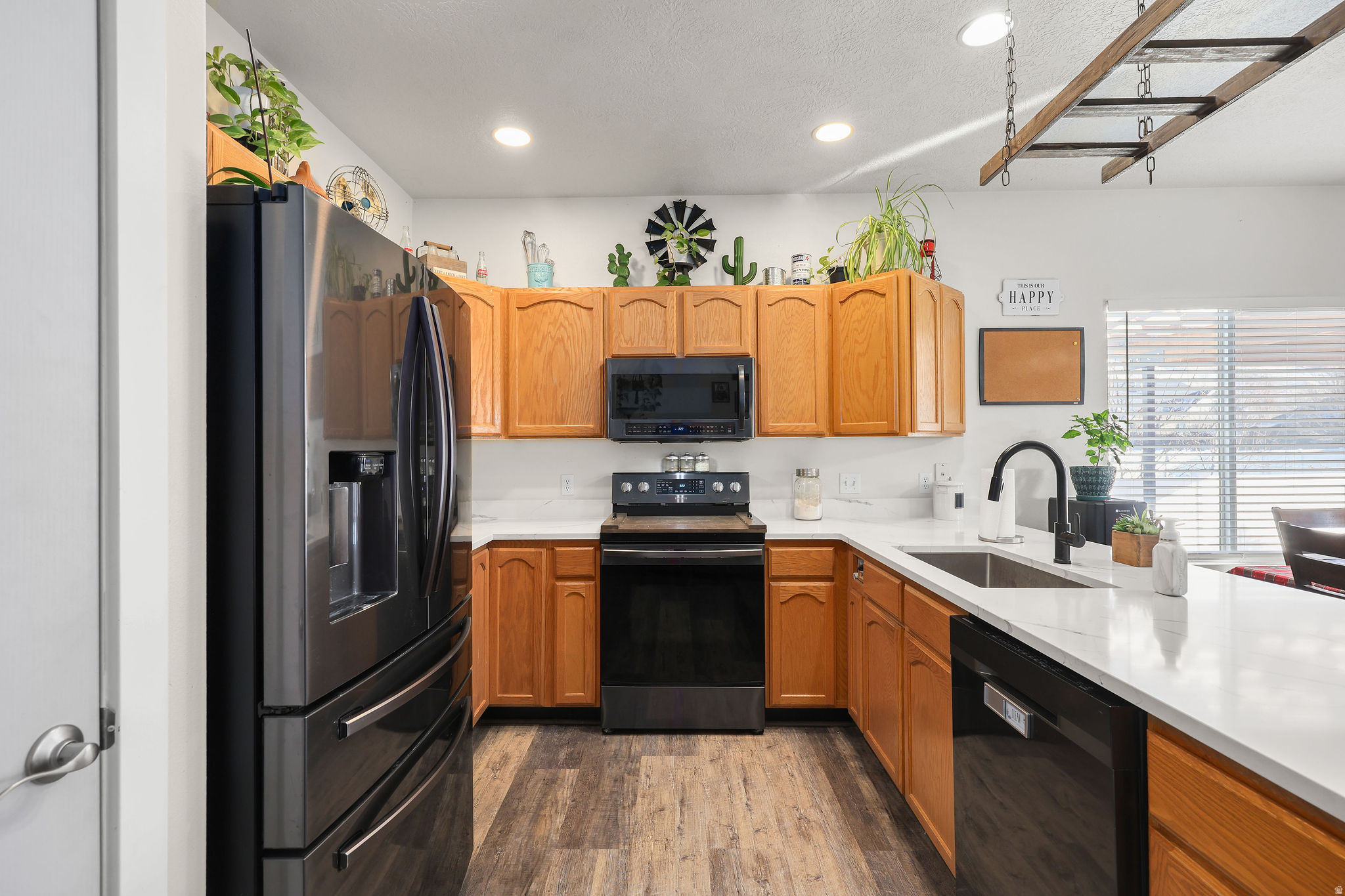 COUNTRY CROSSING - Residential