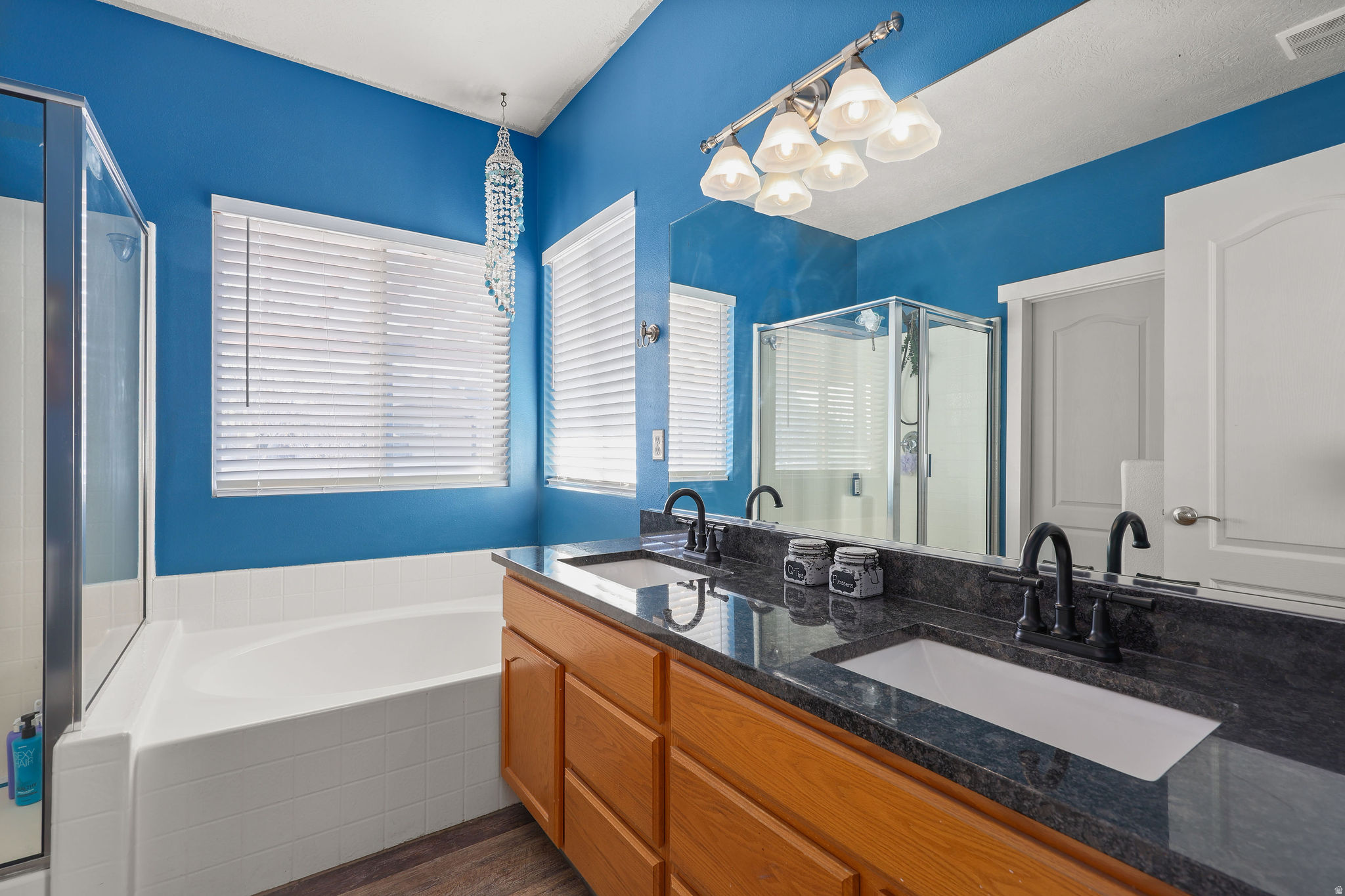 COUNTRY CROSSING - Residential