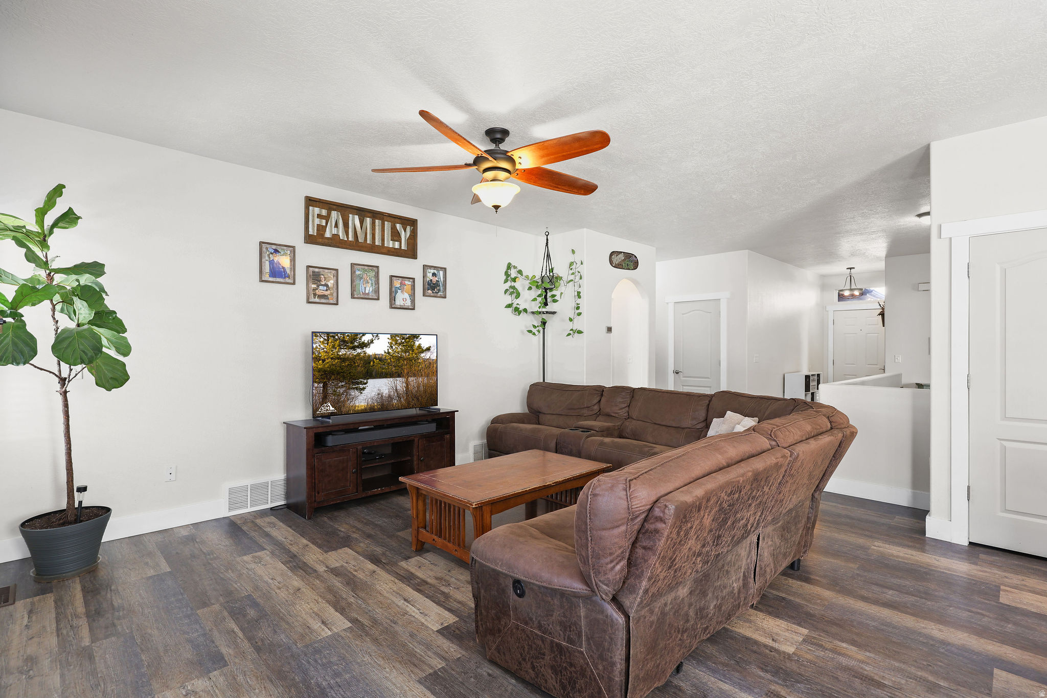 COUNTRY CROSSING - Residential