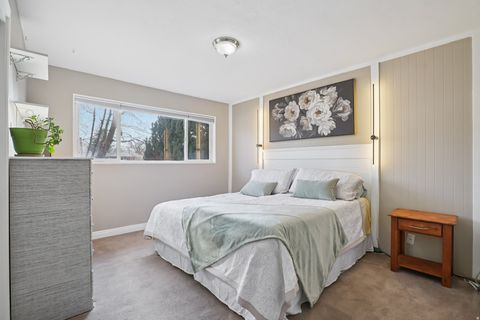 Tiny photo for 468 W 3200 S, Bountiful, UT 84010 (MLS # 2136468)