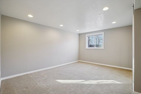 Tiny photo for 468 W 3200 S, Bountiful, UT 84010 (MLS # 2136468)