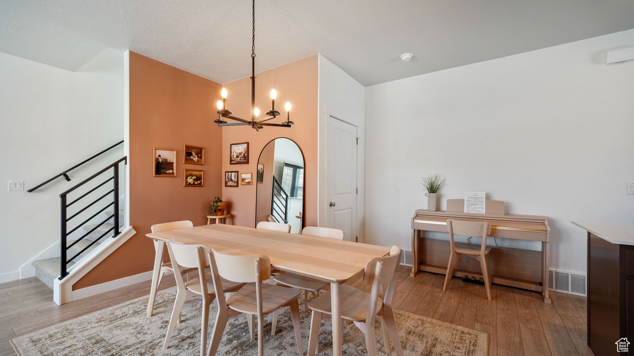 OVERLAND CTG V2 111 - Residential