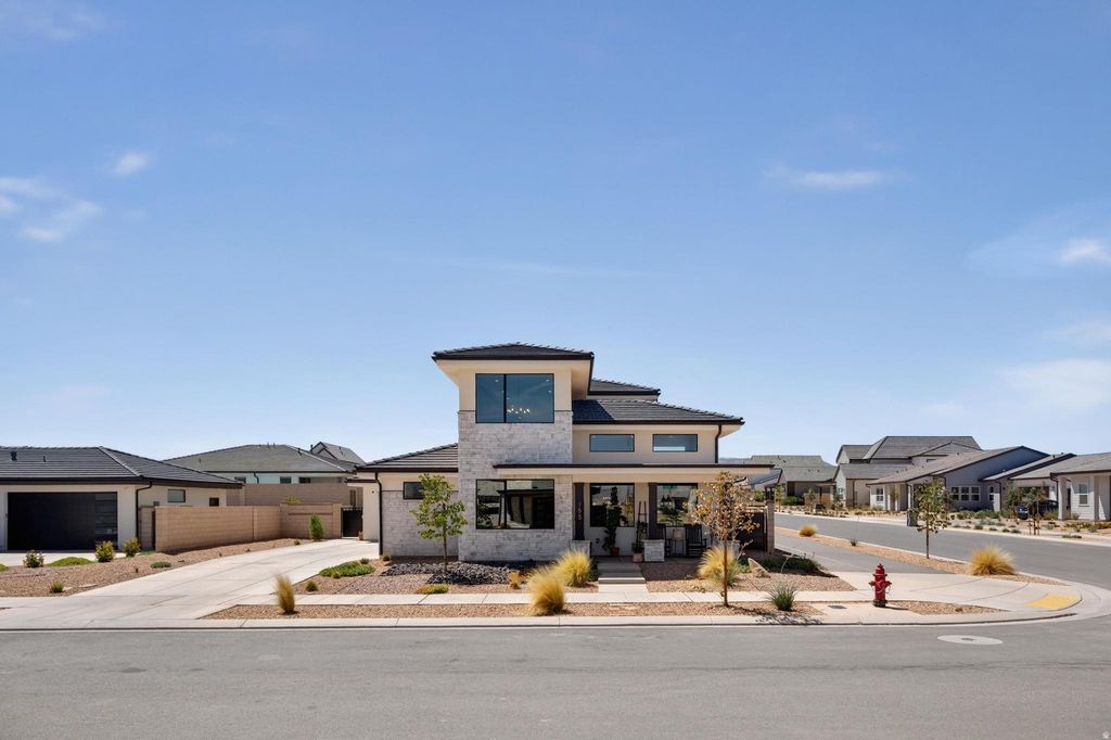 Photo of 755 W JUNIPER DR, Saint George, UT 84790 (MLS # 2155010)