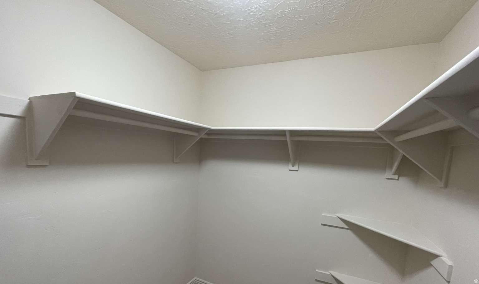 SPLIT MOUNTAIN - Residential