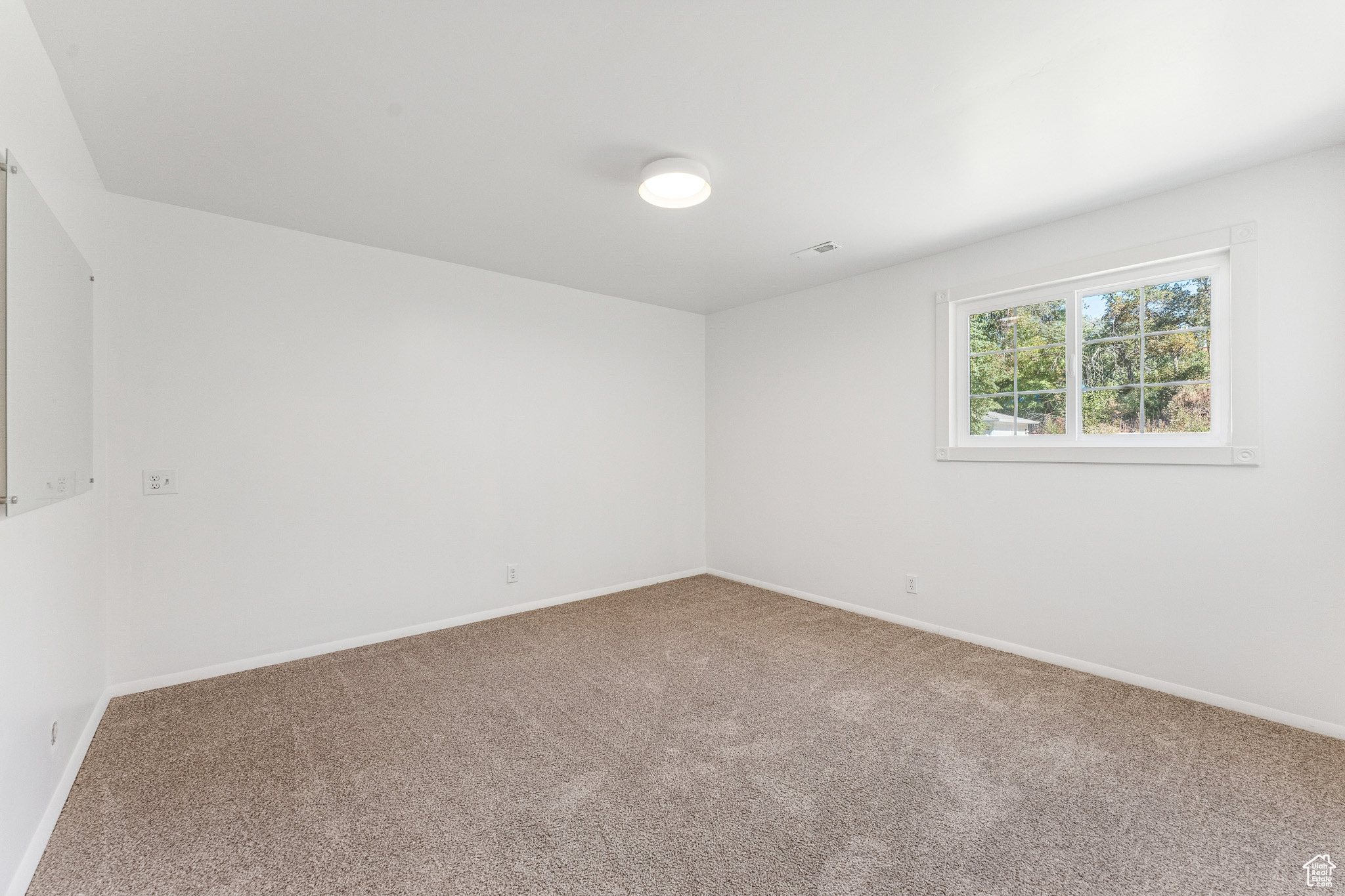 MOUNUMENT PARK - Residential