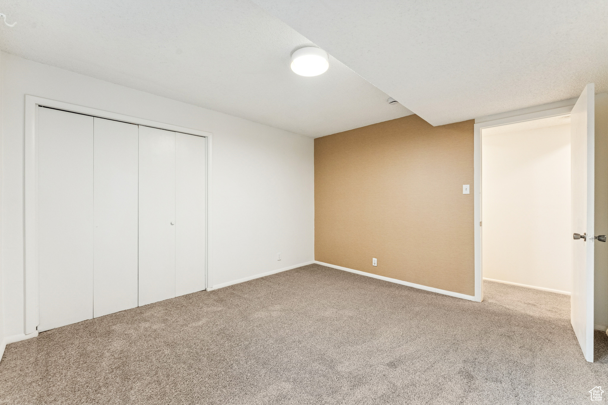 MOUNUMENT PARK - Residential