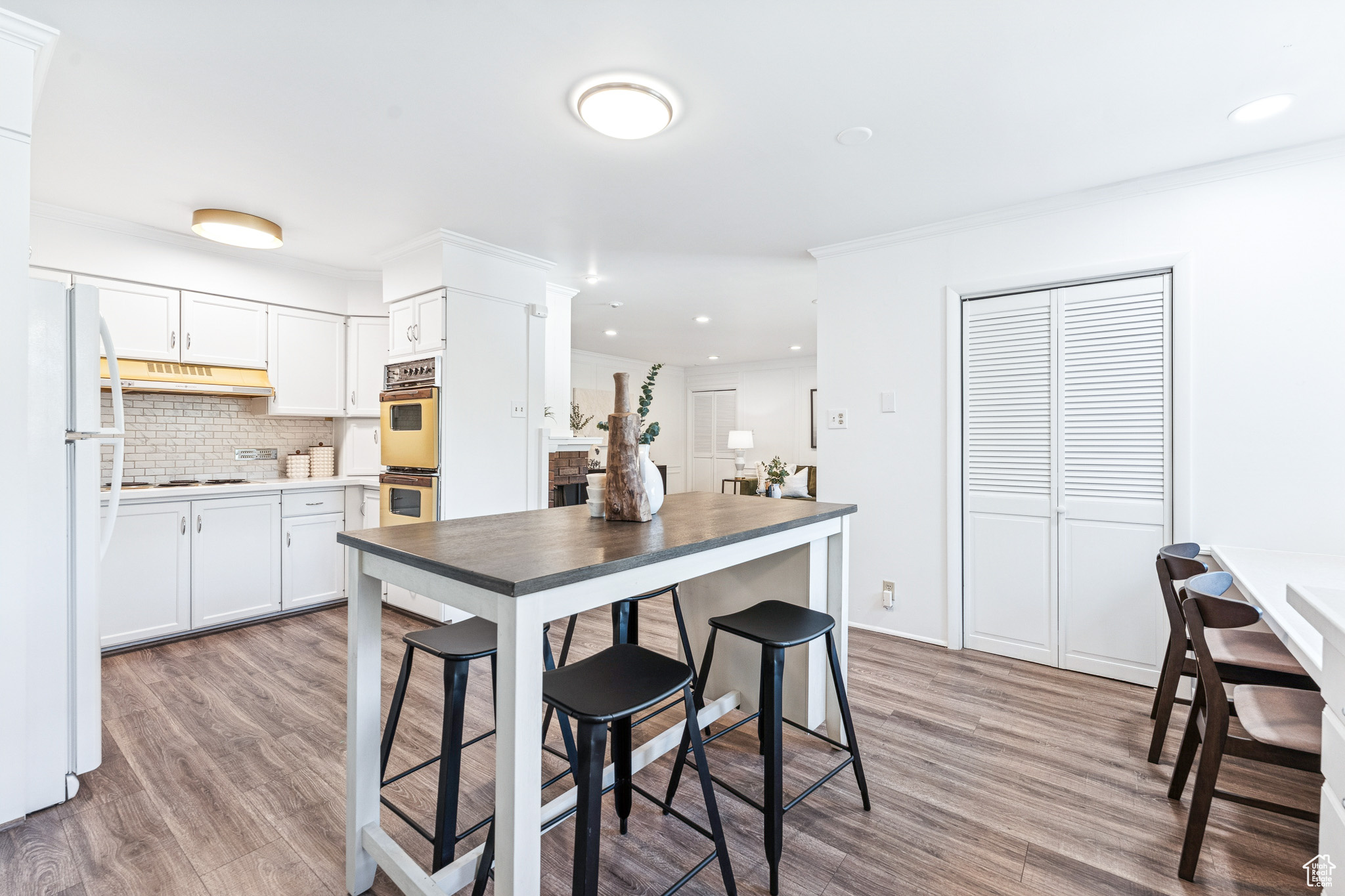 MOUNUMENT PARK - Residential
