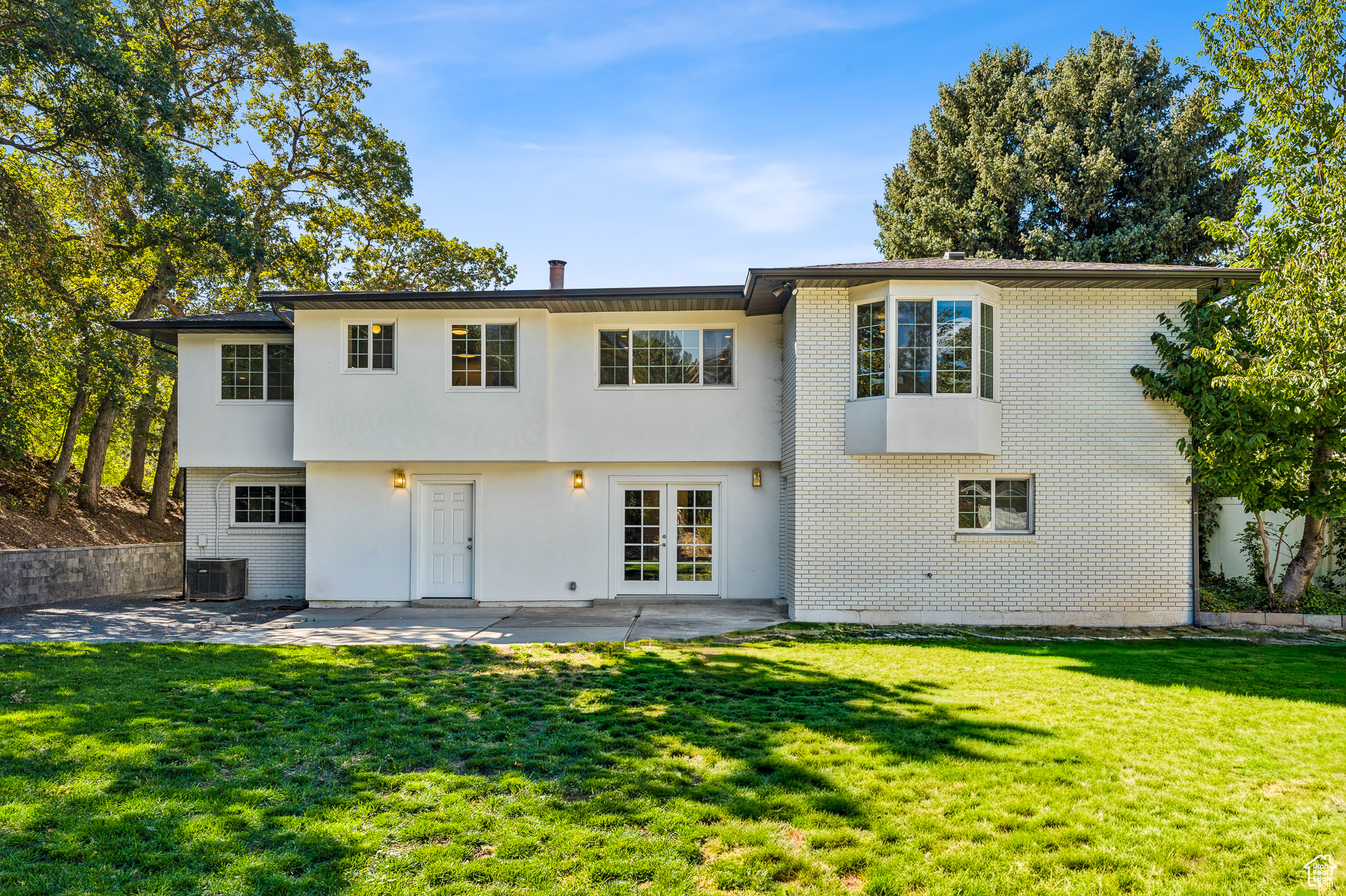 MOUNUMENT PARK - Residential