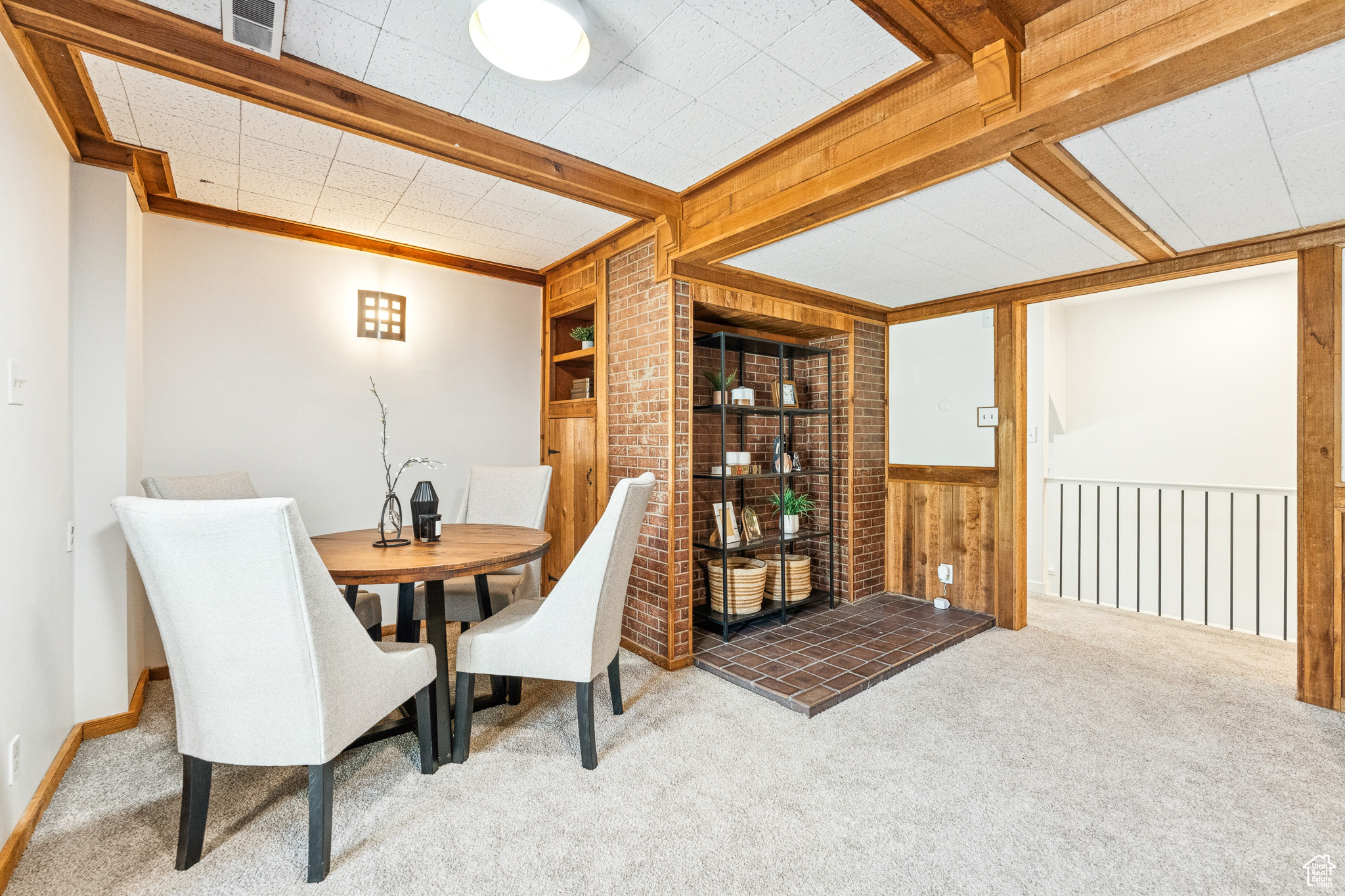 MOUNUMENT PARK - Residential