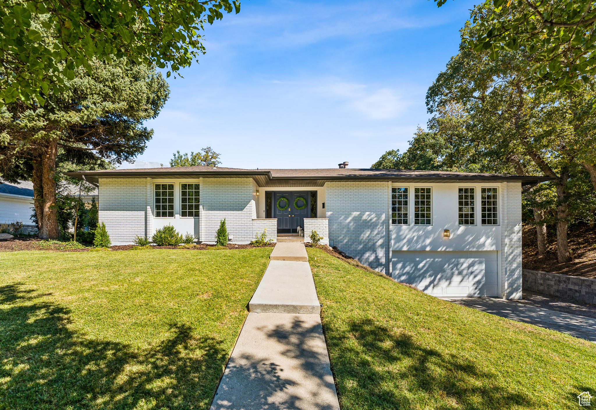 MOUNUMENT PARK - Residential
