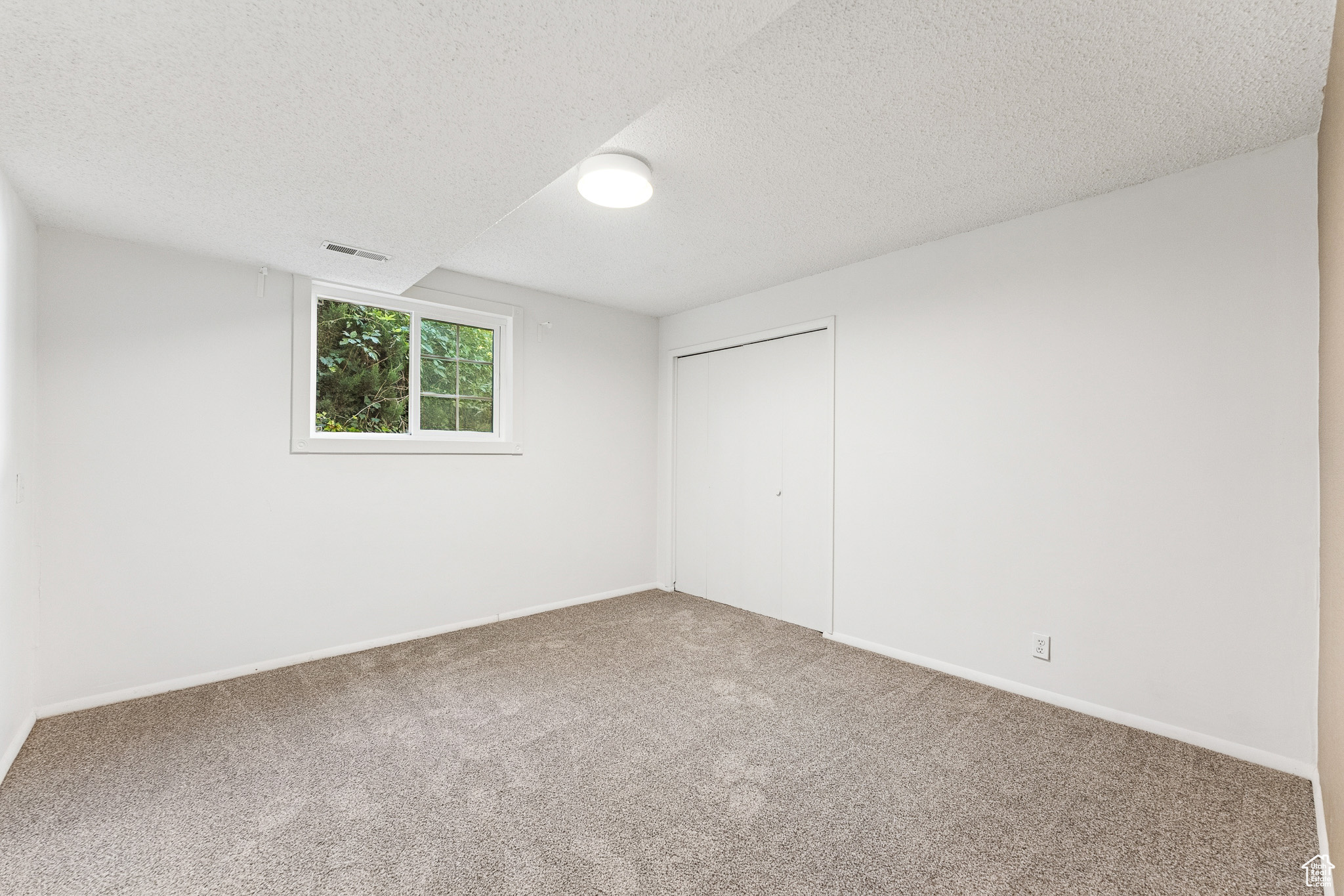 MOUNUMENT PARK - Residential