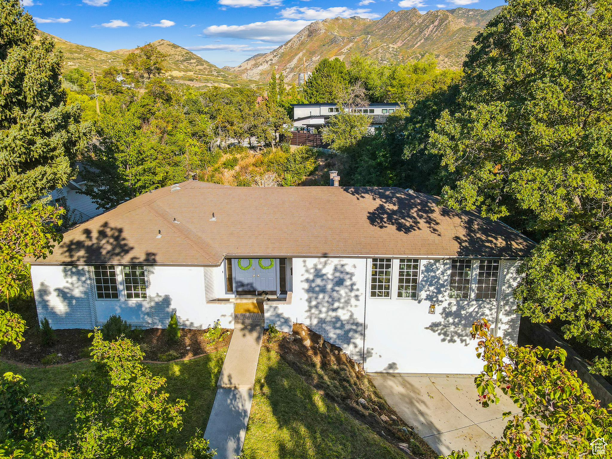 MOUNUMENT PARK - Residential