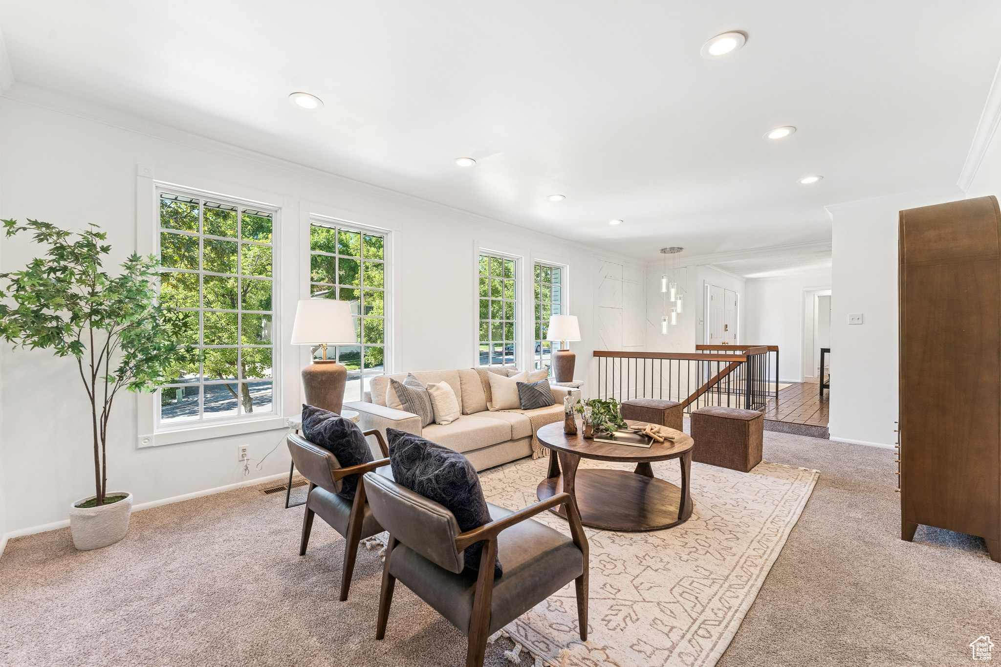MOUNUMENT PARK - Residential
