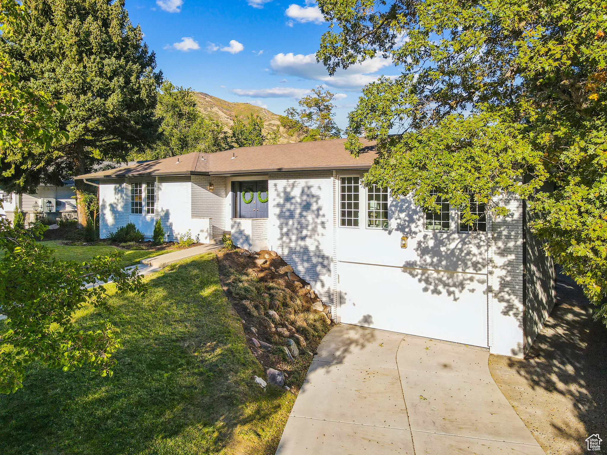 MOUNUMENT PARK - Residential