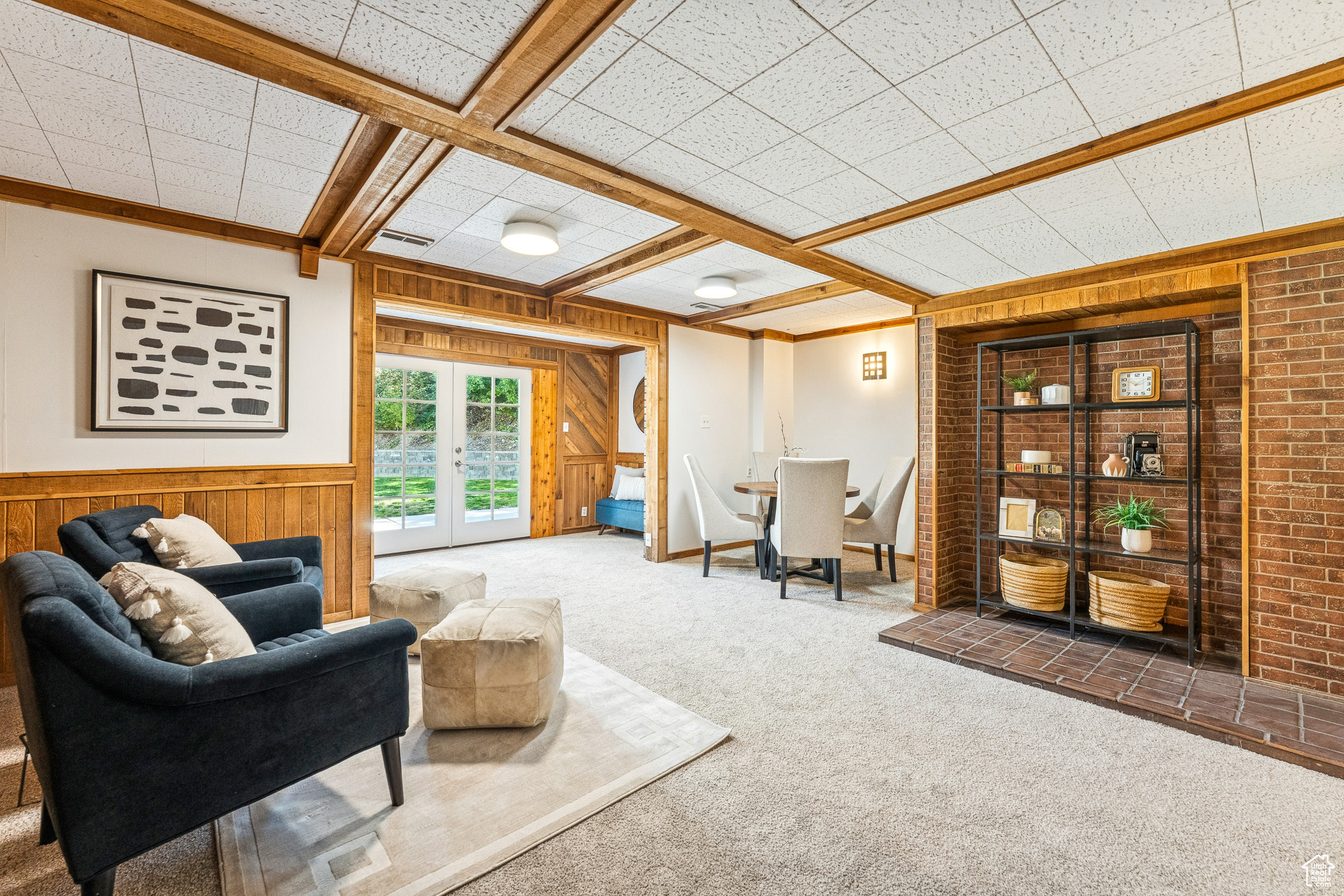 MOUNUMENT PARK - Residential