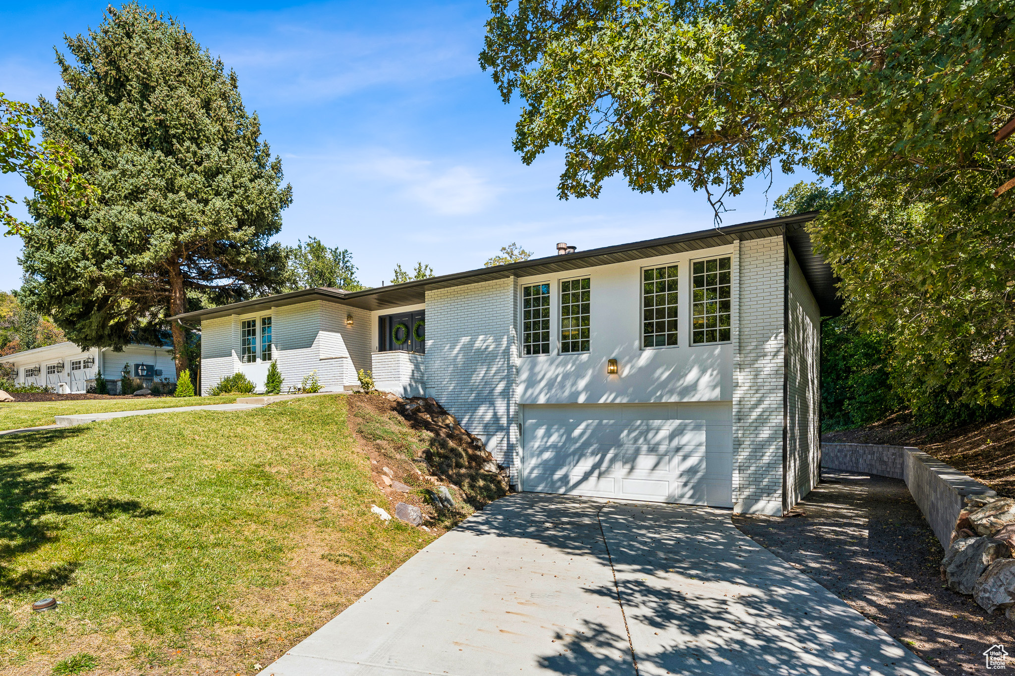 MOUNUMENT PARK - Residential
