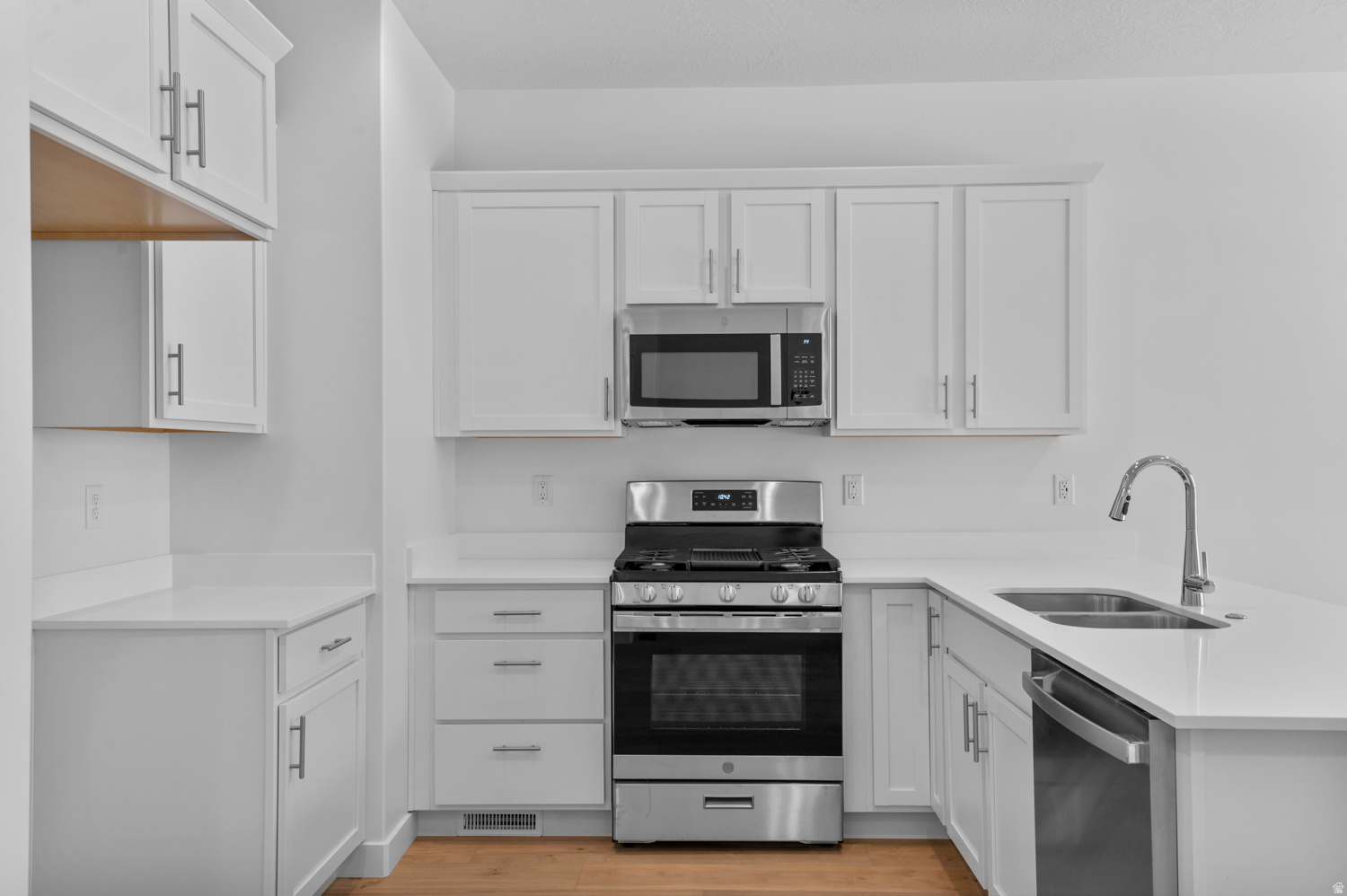 OVERLAND TOWNS V2 409 - Residential