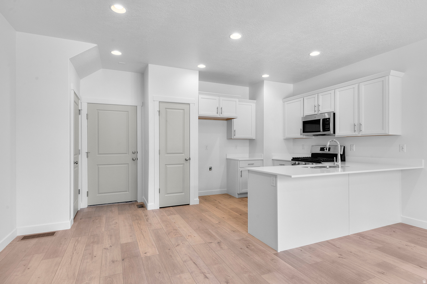 OVERLAND TOWNS V2 409 - Residential