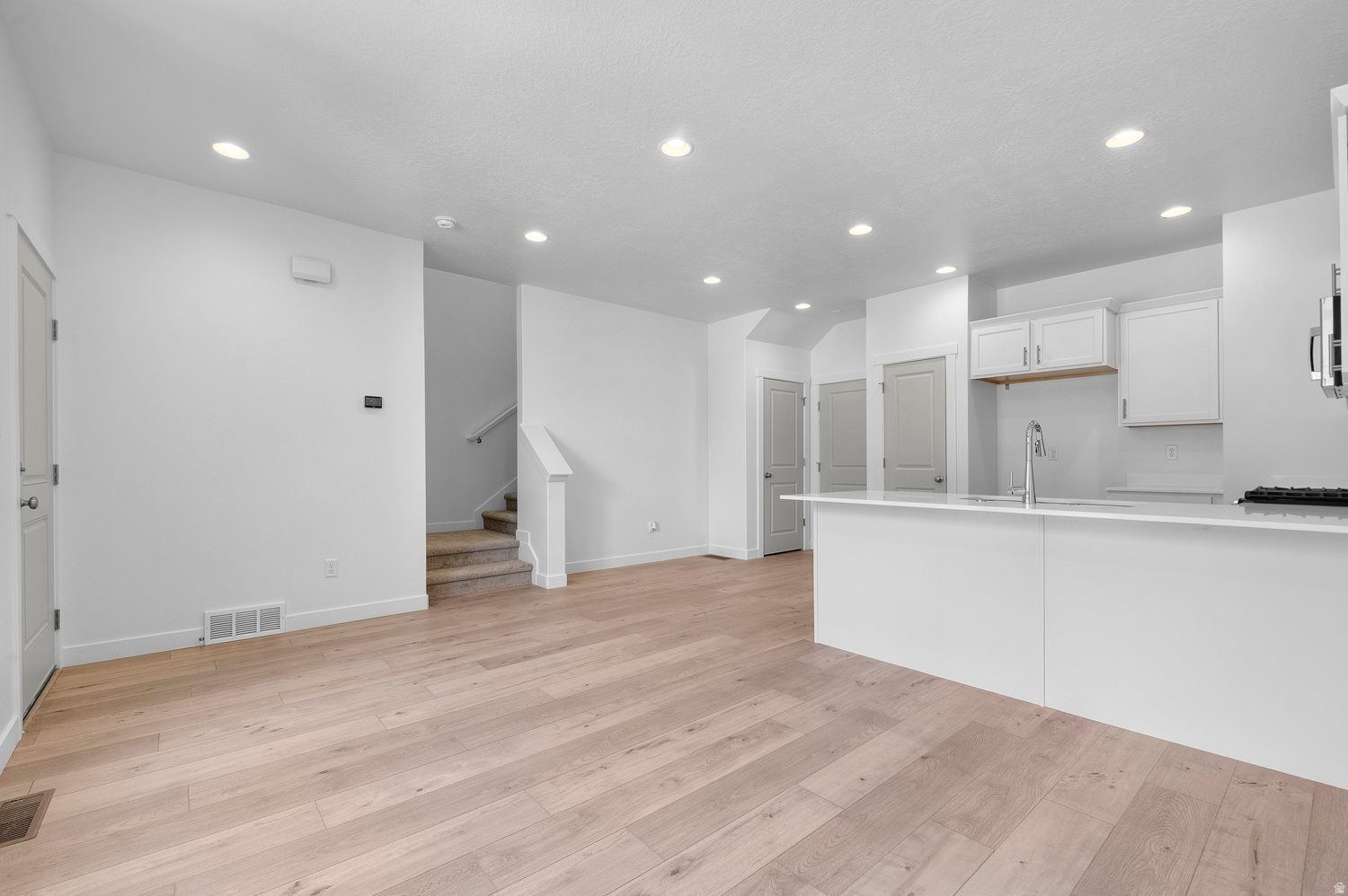 OVERLAND TOWNS V2 409 - Residential