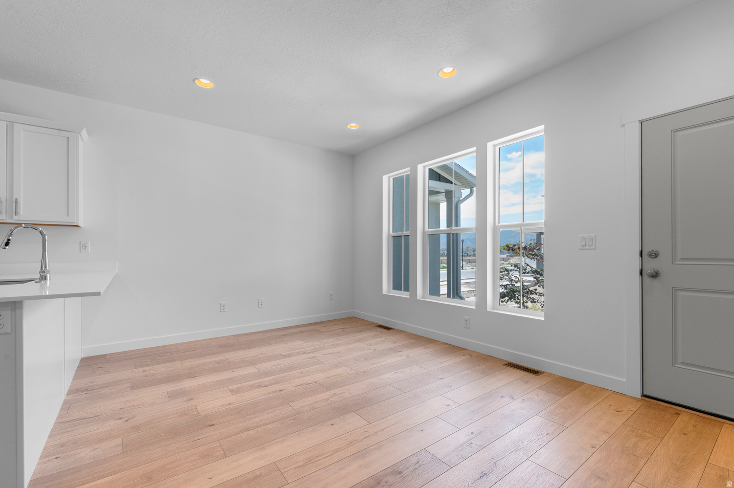 OVERLAND TOWNS V2 409 - Residential