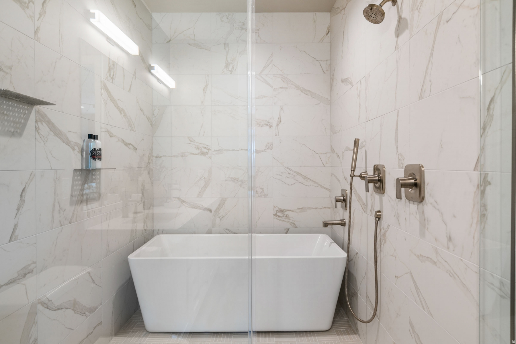 MAYFLOWER LAKESIDE - Residential Lease