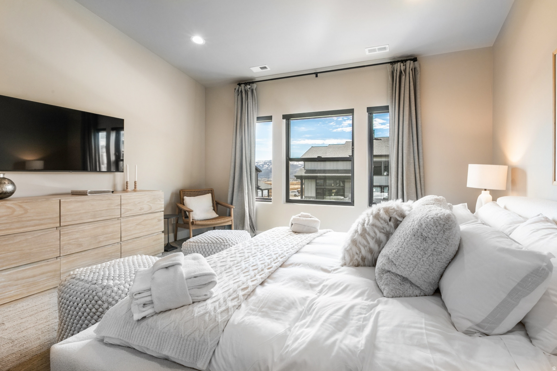 MAYFLOWER LAKESIDE - Residential Lease