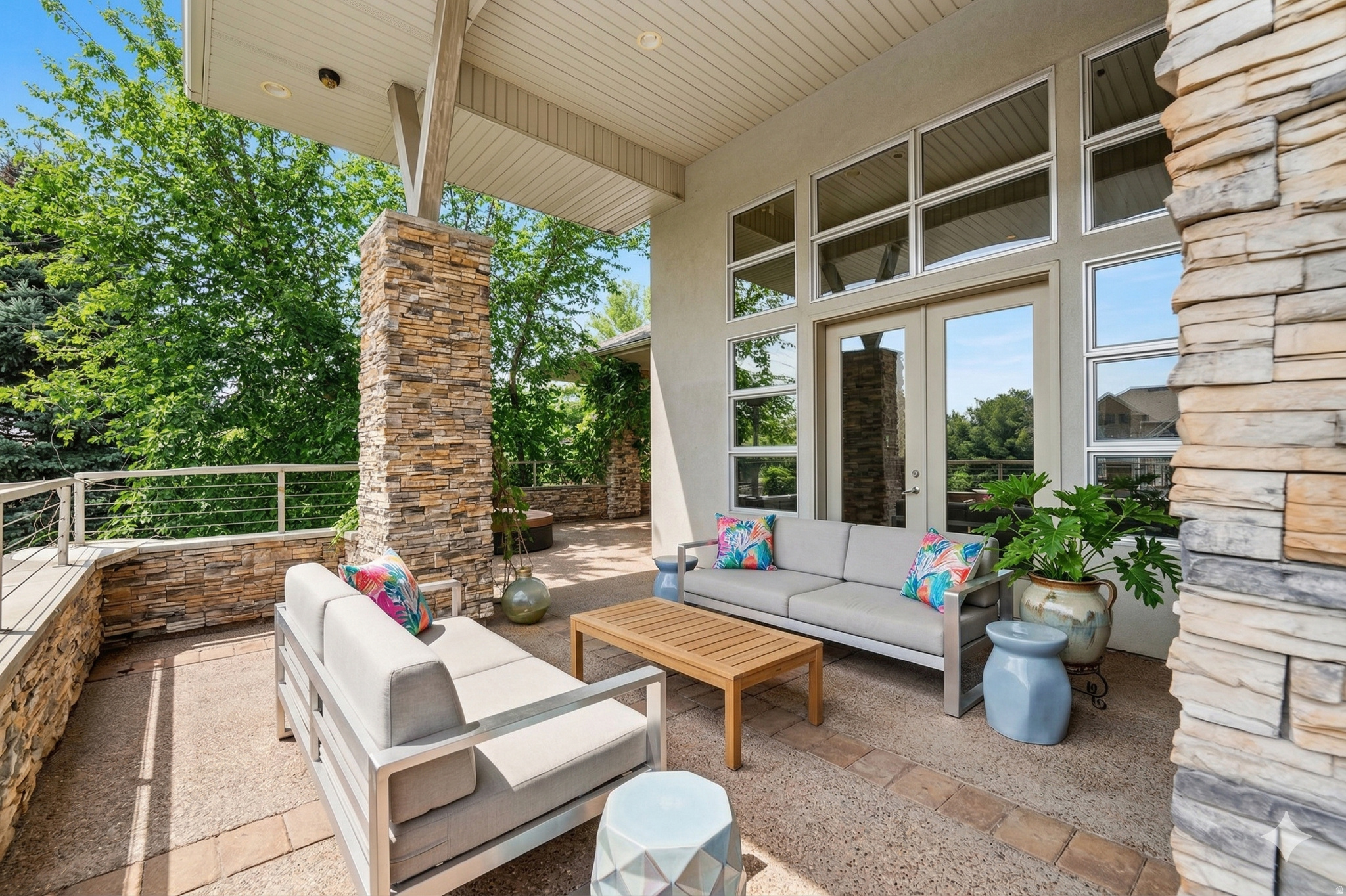 THE HAMPTONS - Residential