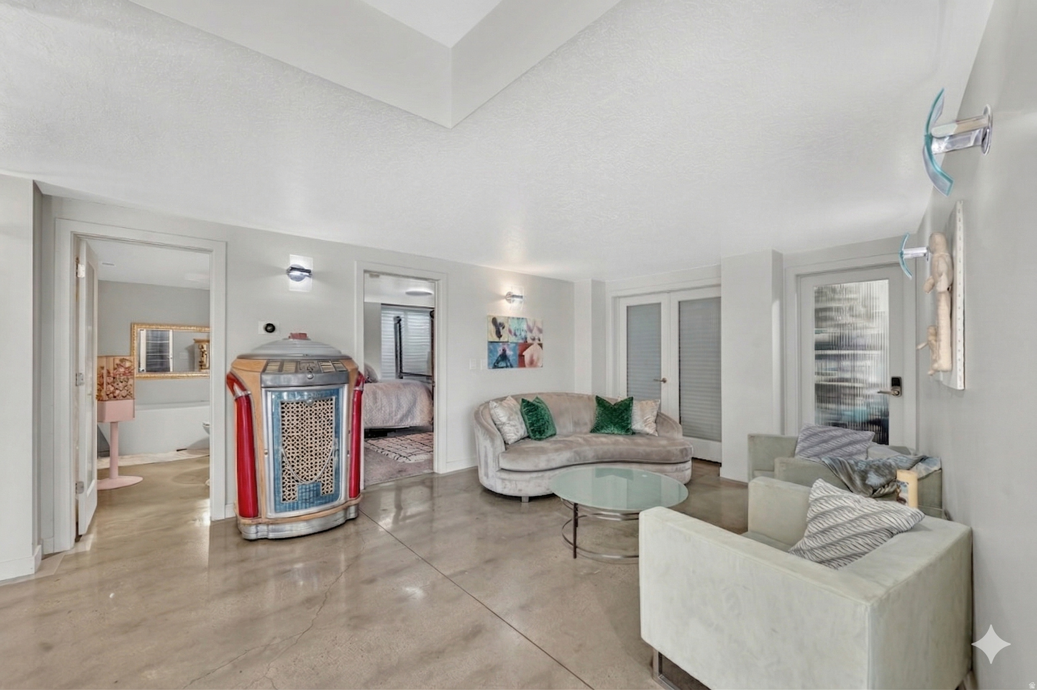 THE HAMPTONS - Residential