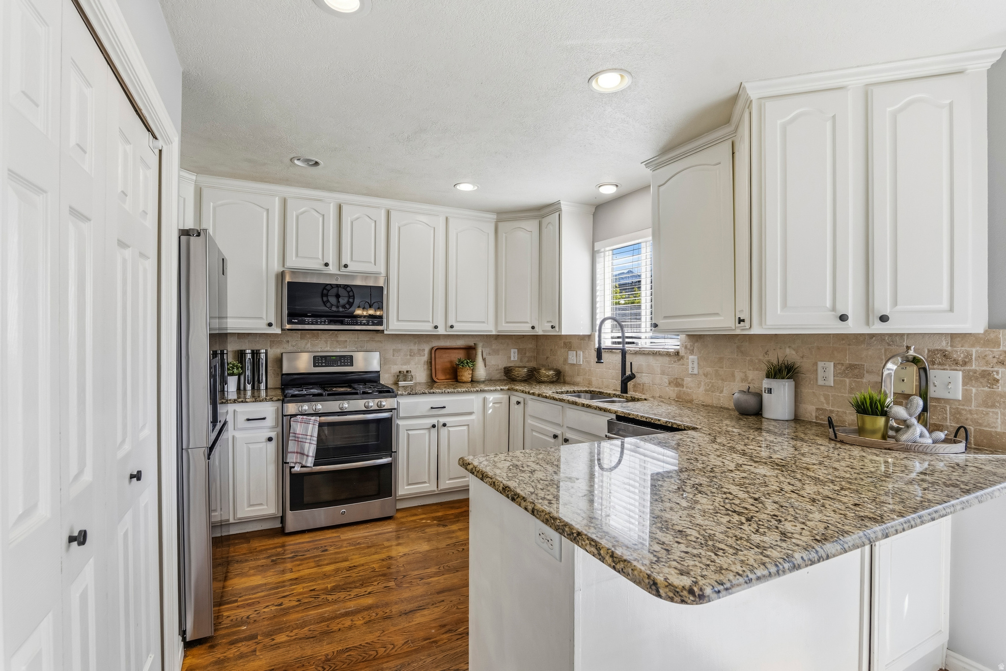 WEST MEADOWS - Residential