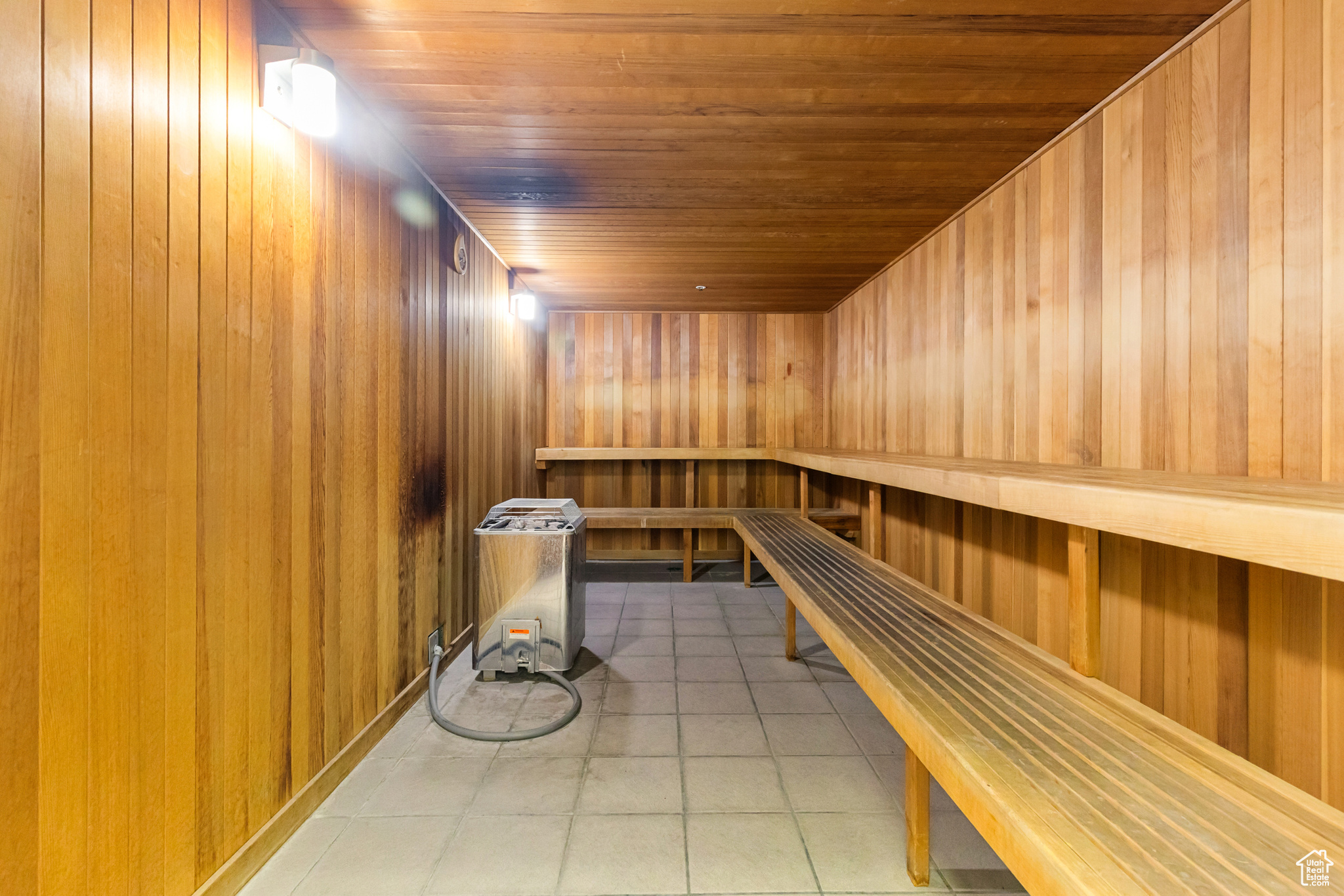 SATURN - Commercial Sale