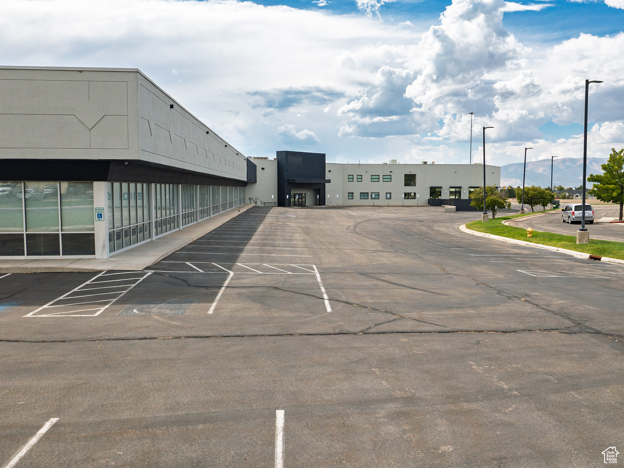 SATURN - Commercial Sale