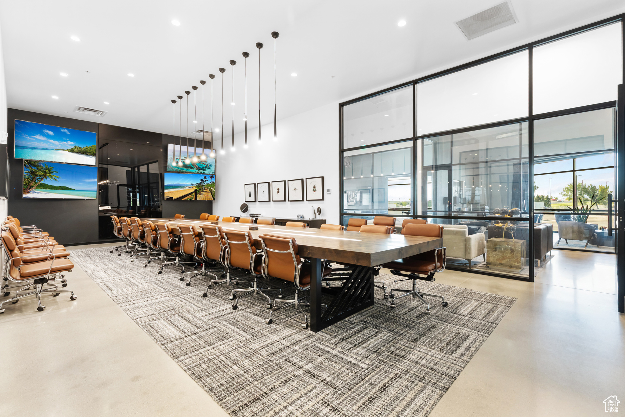 SATURN - Commercial Sale