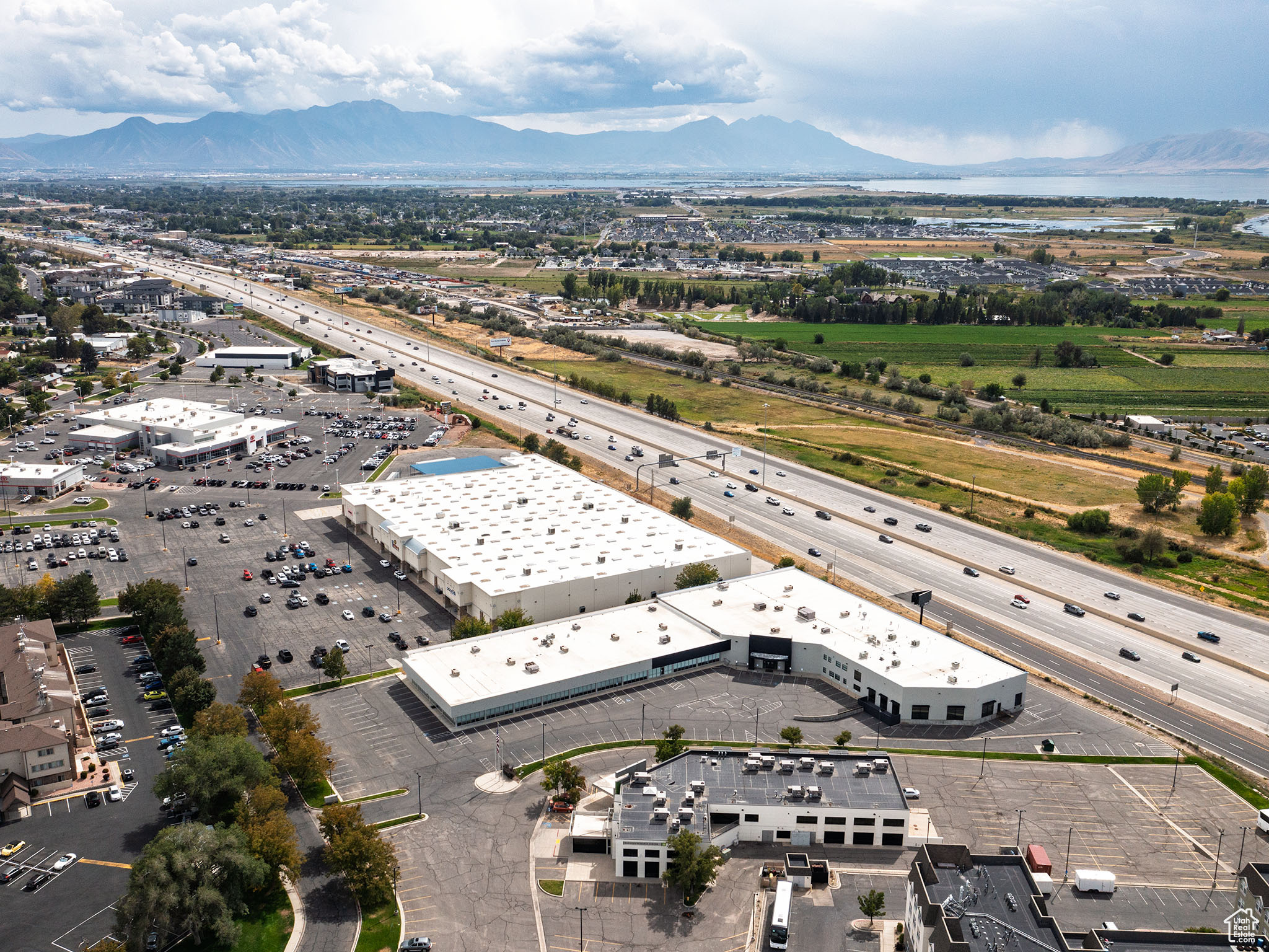 SATURN - Commercial Sale