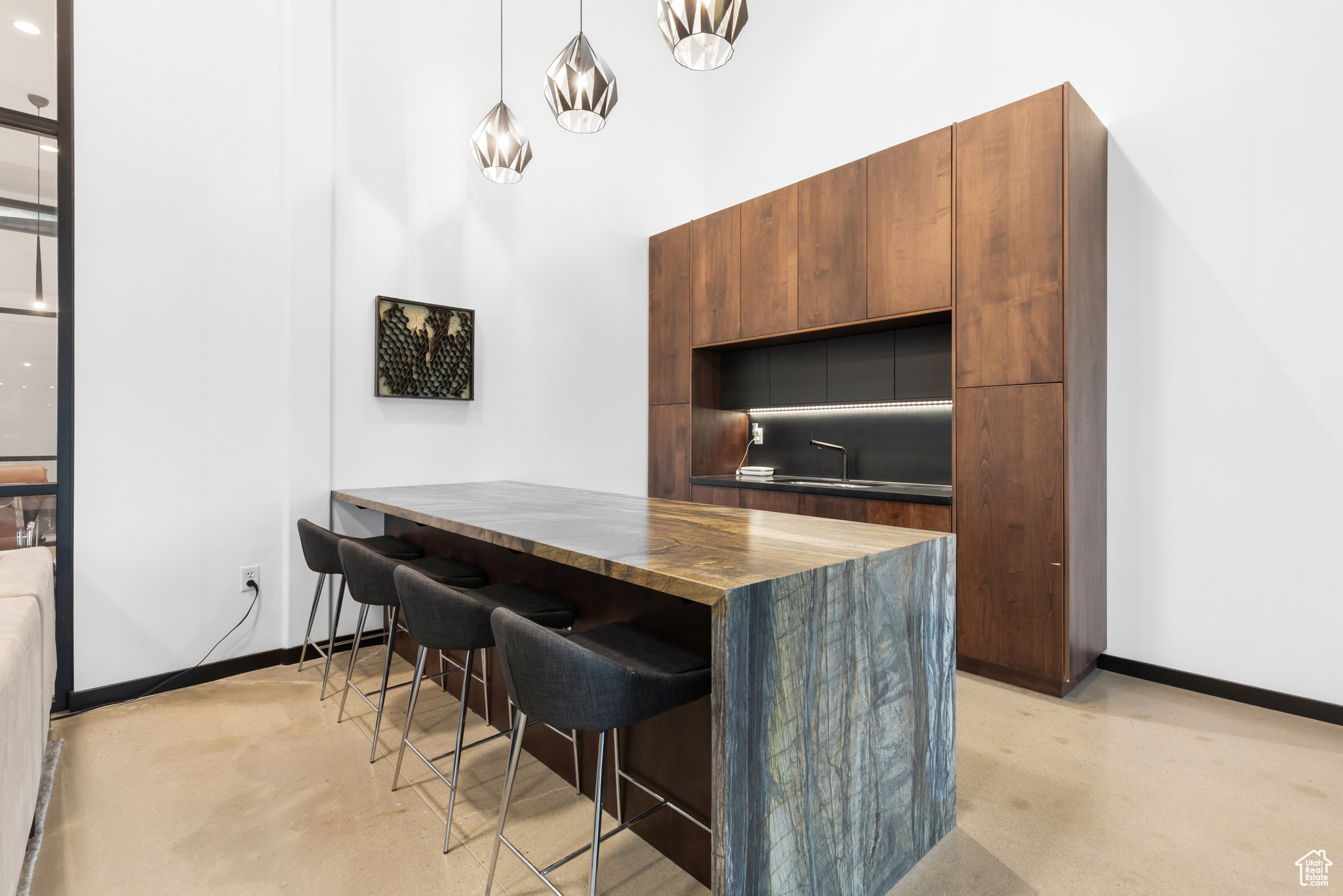 SATURN - Commercial Sale