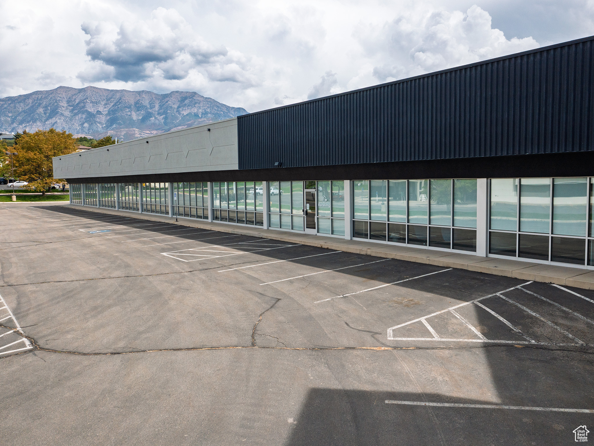 SATURN - Commercial Sale