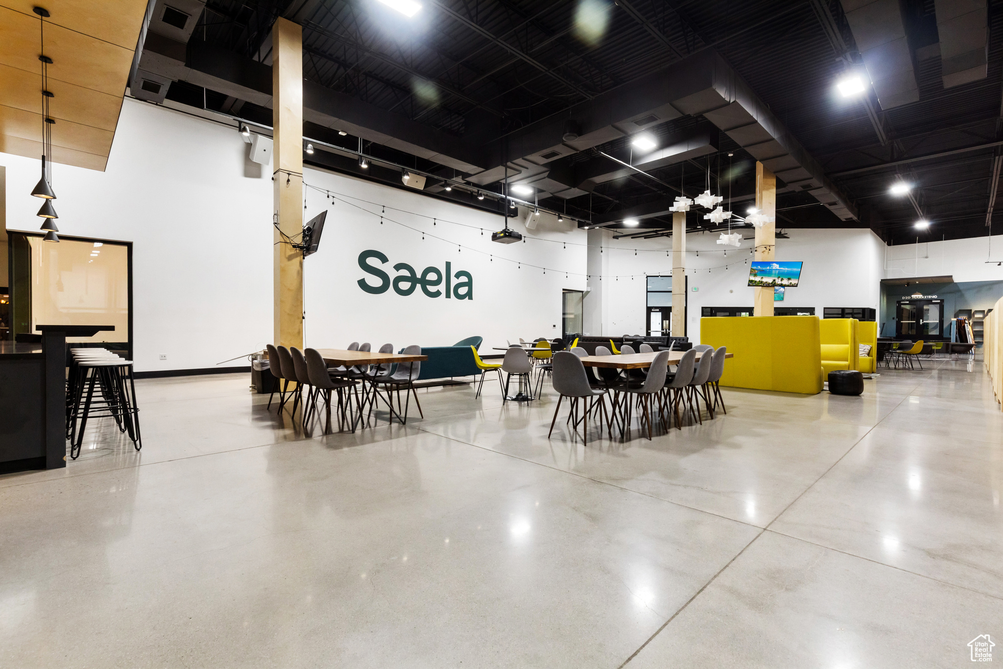 SATURN - Commercial Sale