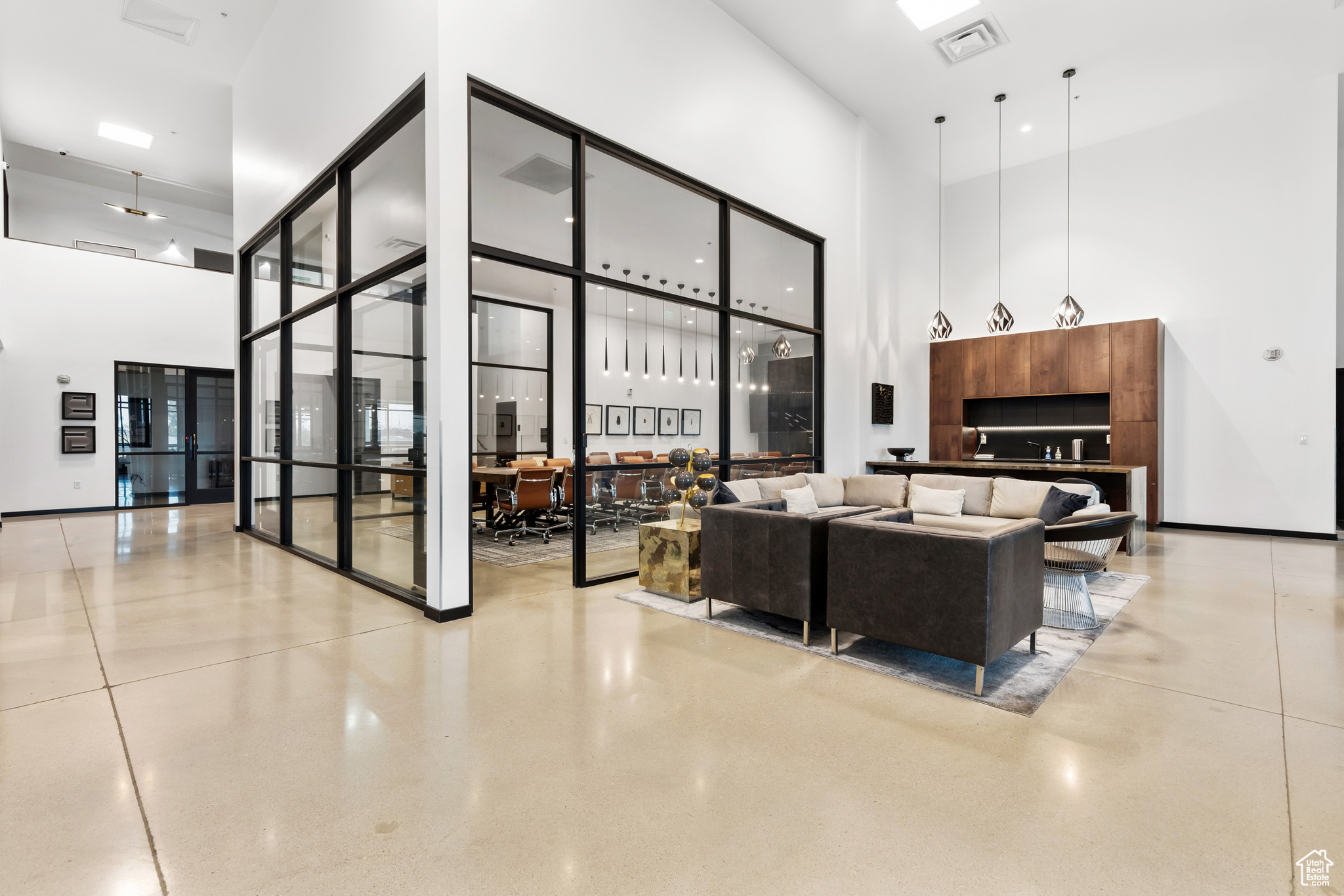 SATURN - Commercial Sale