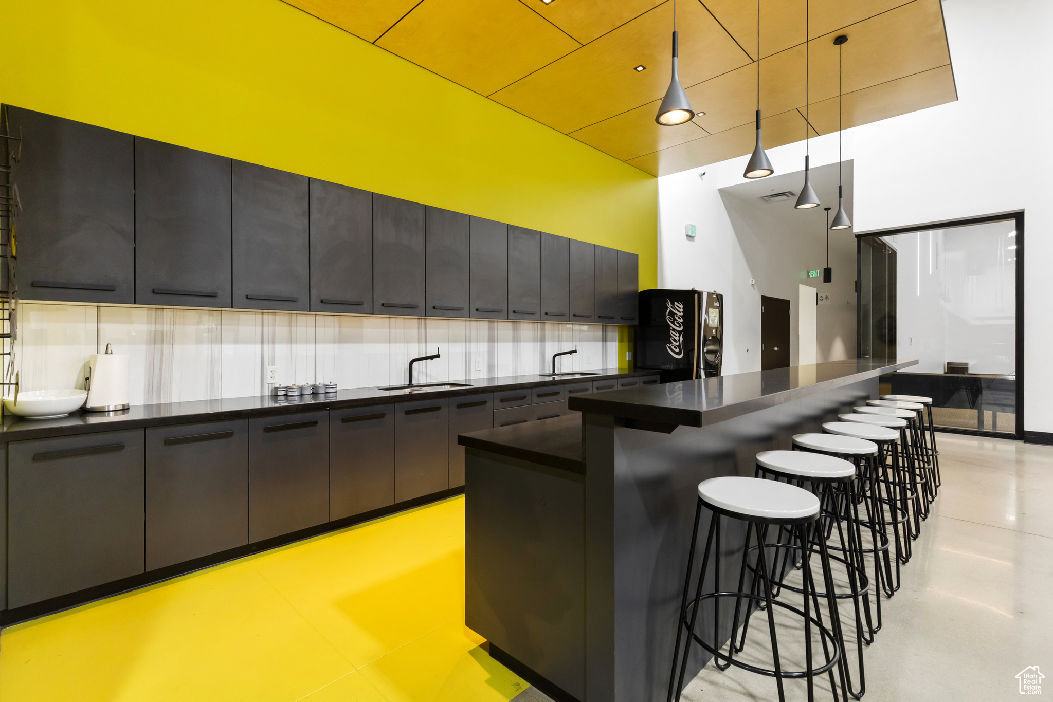 SATURN - Commercial Sale