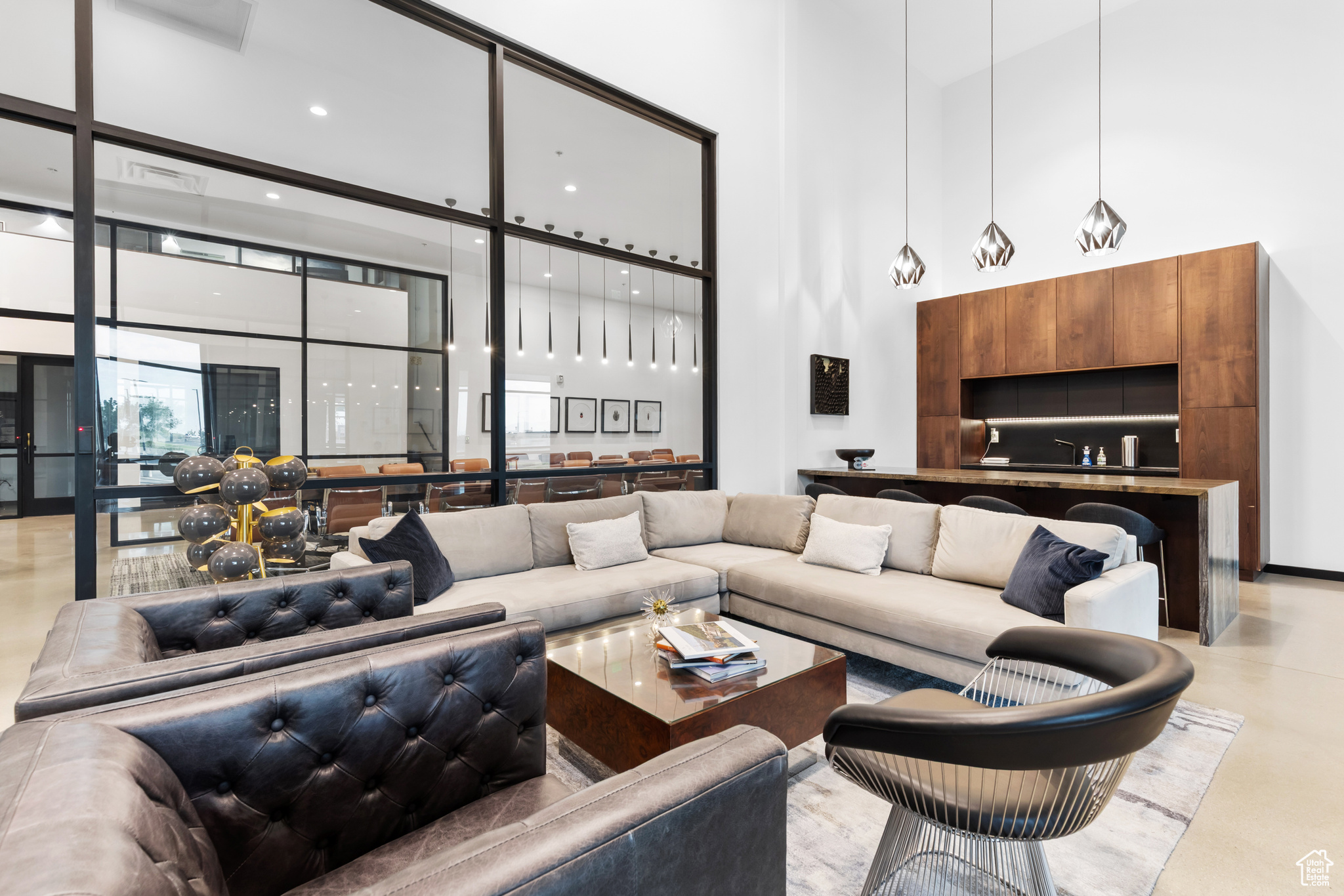 SATURN - Commercial Sale